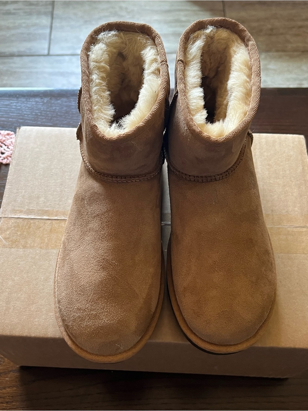 Kirkland Signature- Cozy Women's Shearling-Lined Short Boots - Chestnut. Size 9W